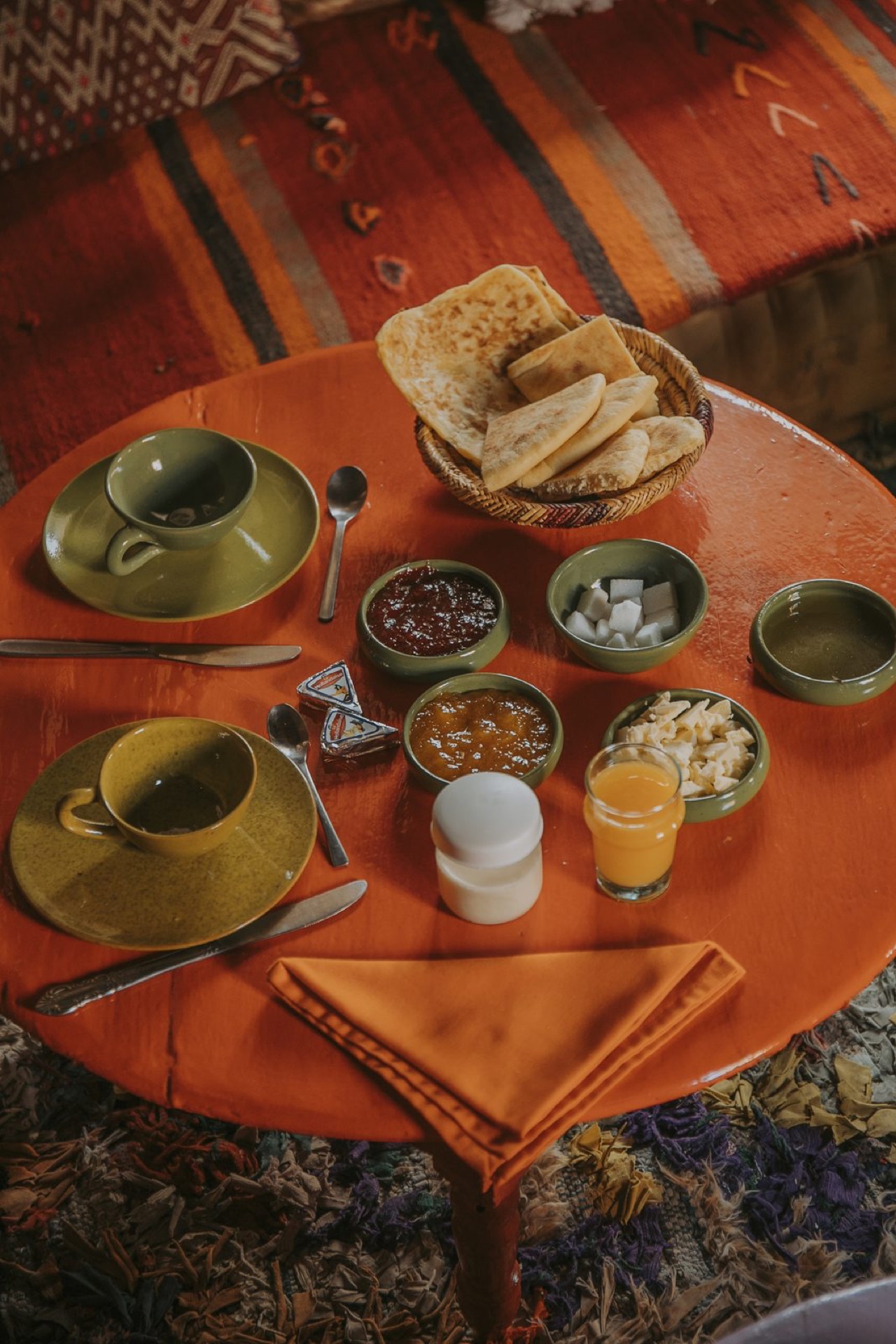 Petit-déjeuner marocain servi à Douar Samra